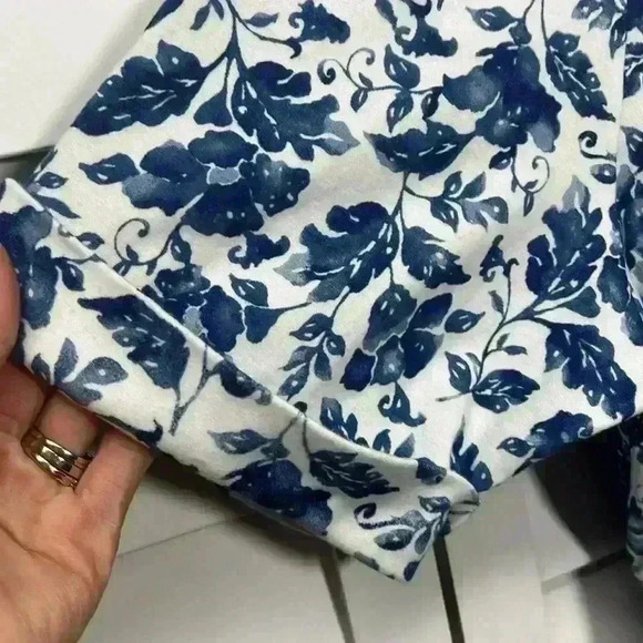 Appleseed’s Cotton Blue & White Floral Elbow Sleeve Top Size 3X - Picture 3 of 8